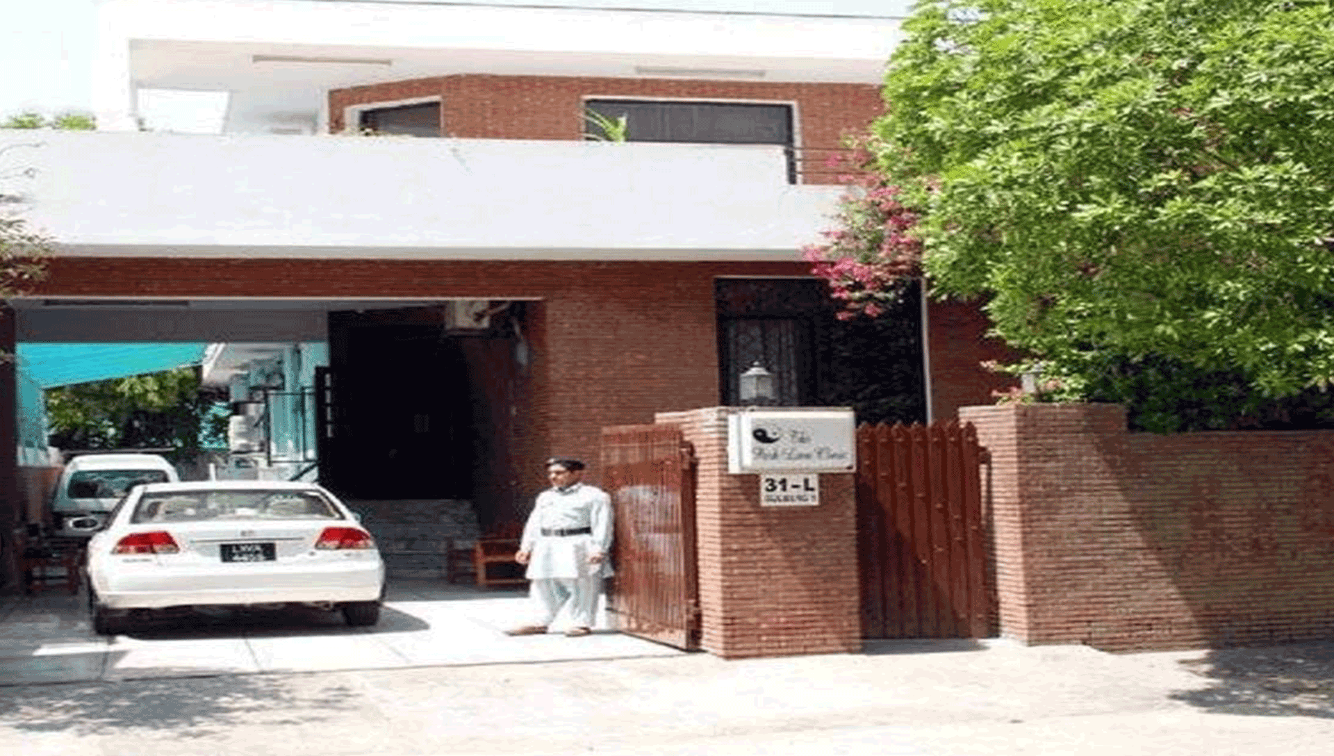 The Parklane Clinic building at 31-L Gulberg 2, Lahore